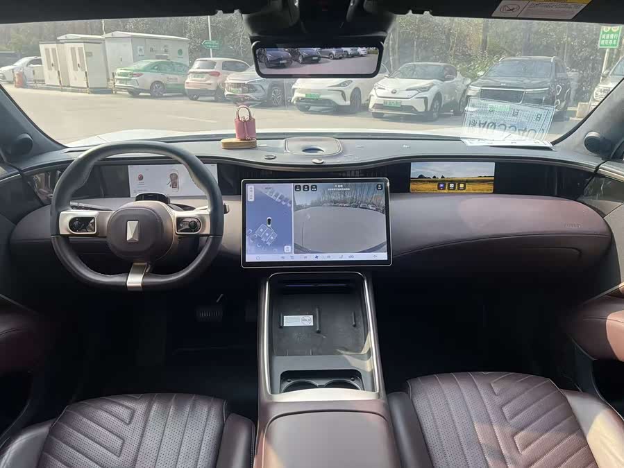 Avatr 11 2024 car image #6