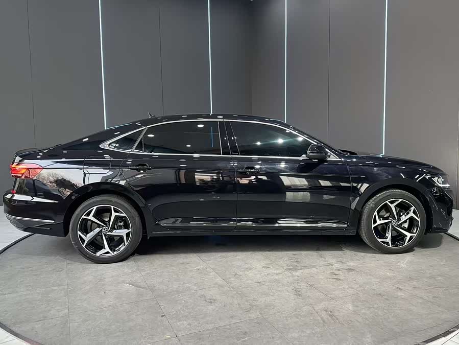 Volkswagen Passat 2024 car image #6