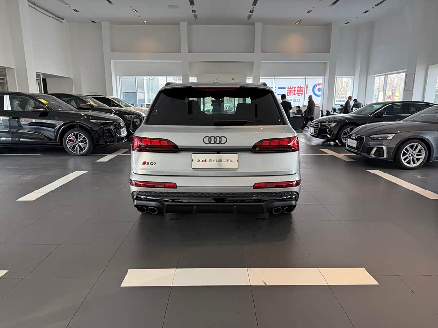Audi SQ7 2024 изображение автомобиля #6