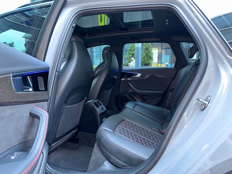 Audi RS 4 2022 car image #6