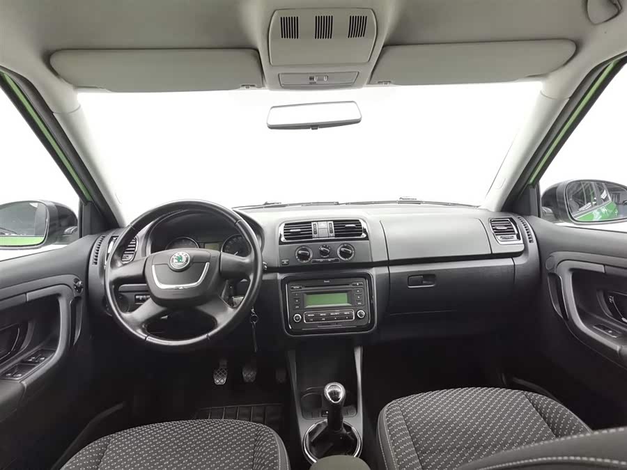 Skoda Fabia 2014 изображение автомобиля #6