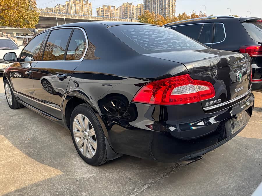 Skoda Superb 2013 car image #6
