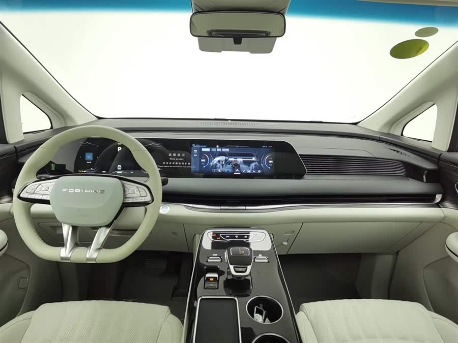 Forthing V9 2025 car image #6