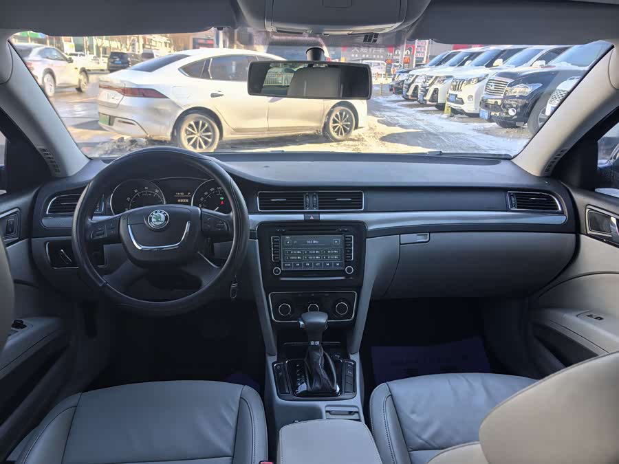 Skoda Superb 2013 car image #6