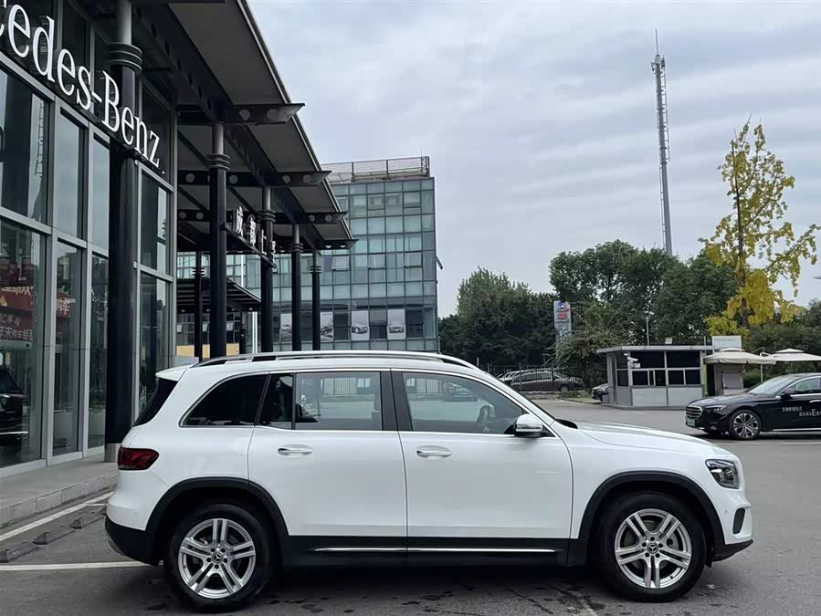 Mercedes-Benz GLB Class 2023 car image #6