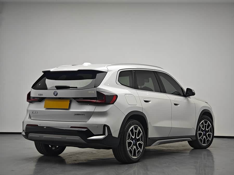 BMW iX1 2025 #6 BMW iX1 2025 car image #6