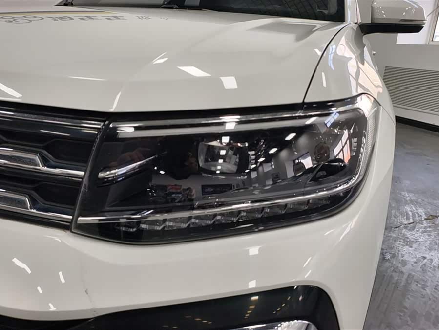 Volkswagen T-Cross 2020 car image #6