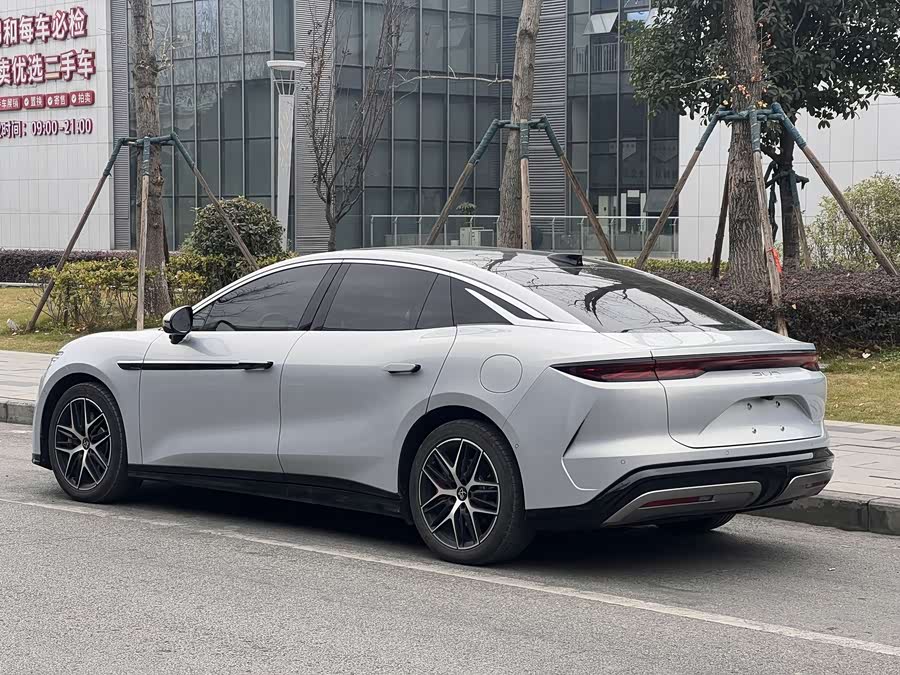 BYD HanL 2025 #6 BYD HanL 2025 car image #6