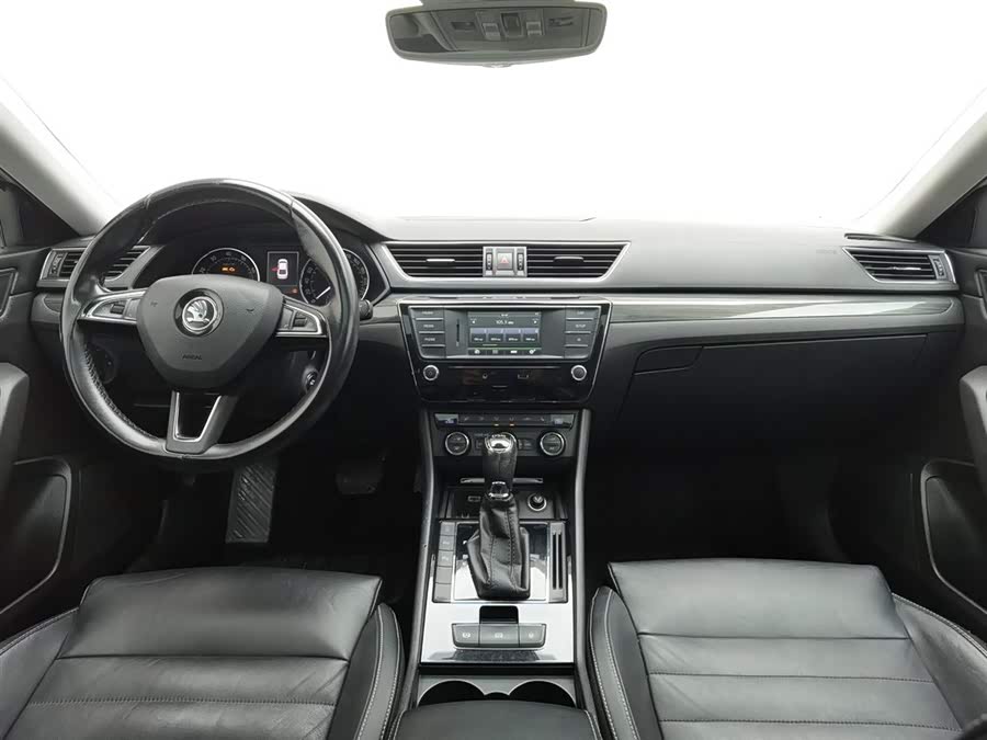 Skoda Superb 2016 car image #6