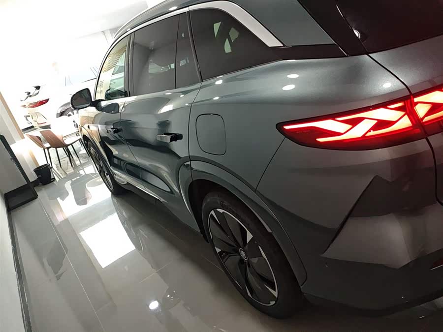 BYD Tang L 2025 immagine di auto #6