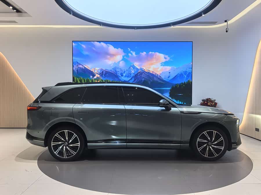 Xpeng G9 2023 car image #6