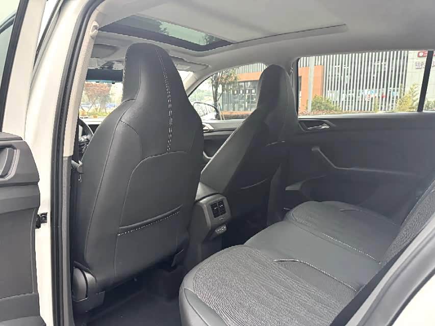 Volkswagen T-Cross 2024 car image #6