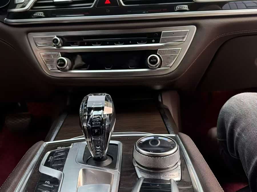 BMW 7 Series 2016 car image #6