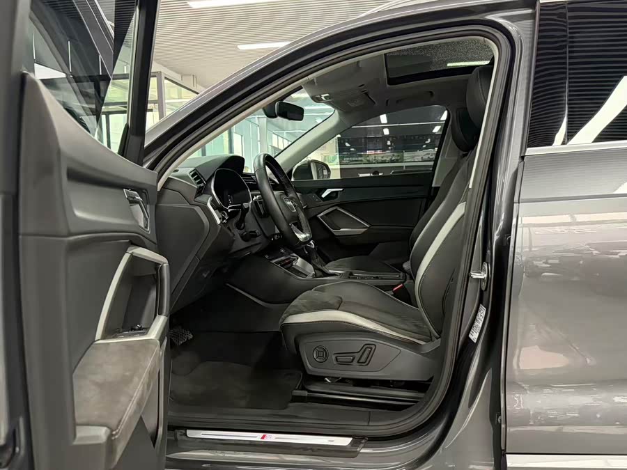 Audi Q3 2022 car image #6