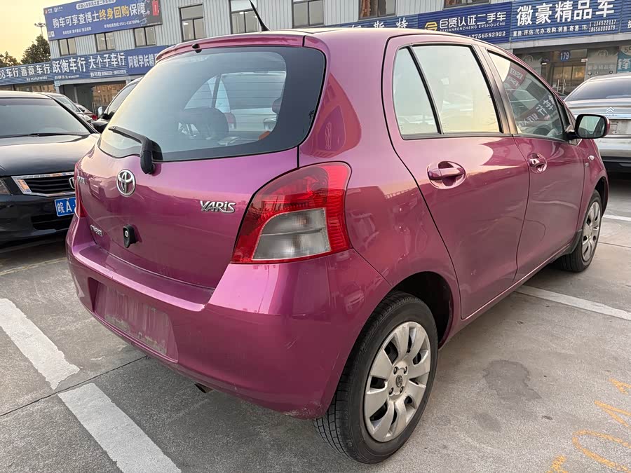 Toyota Yaris 2010 car image #6