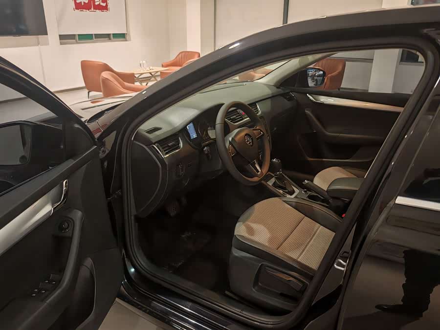 Skoda Octavia 2016 car image #6