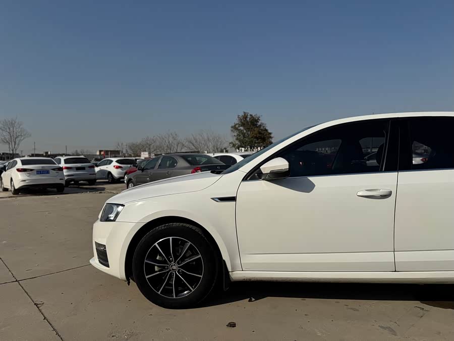 Skoda Octavia 2017 car image #6