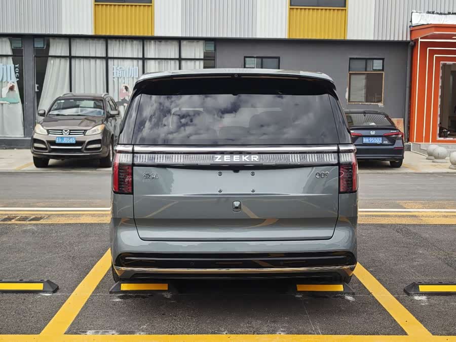 极氪 极氪009 2024 汽车图片 #6