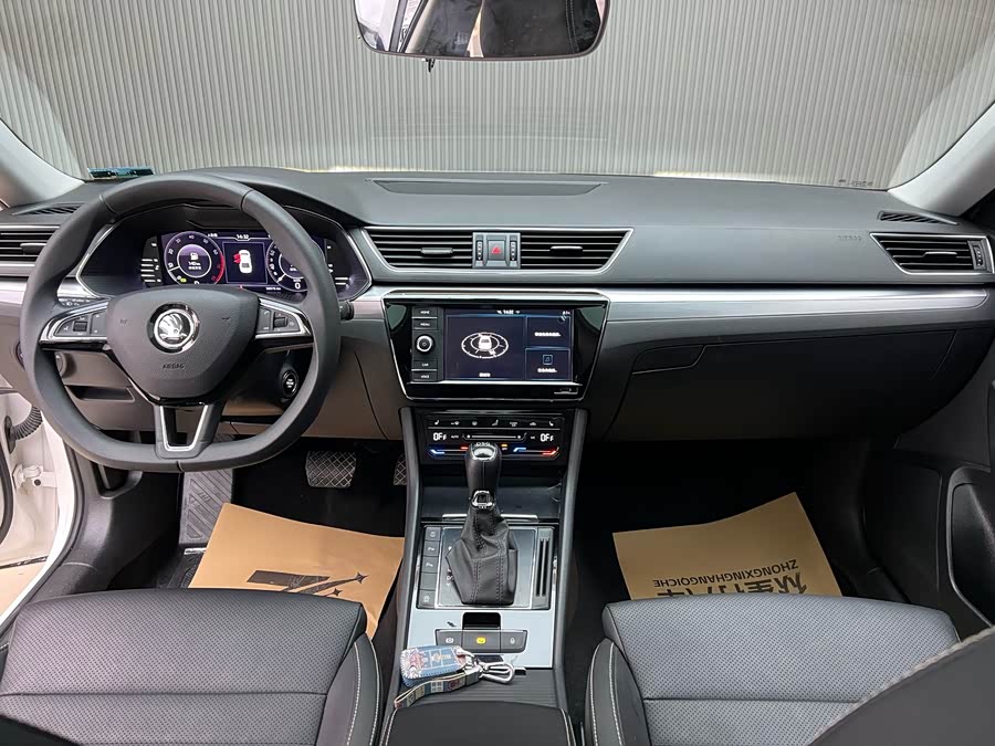Skoda Superb 2020 car image #6