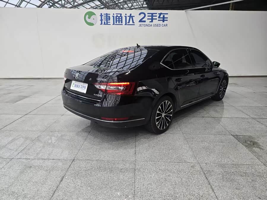 Skoda Superb 2016 car image #6