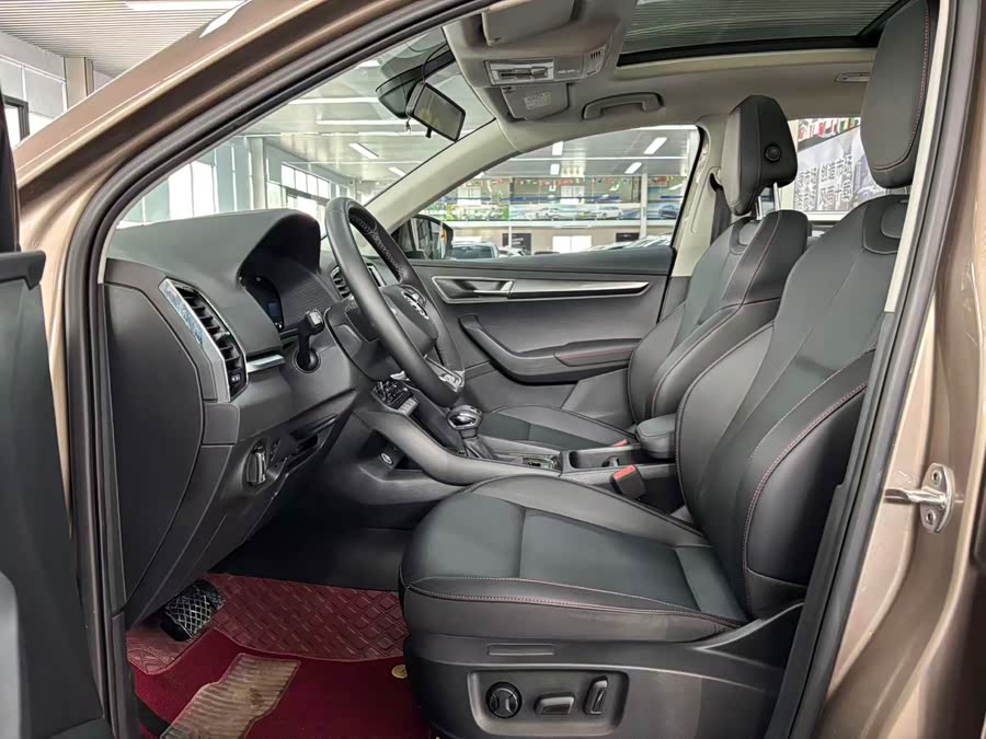 Skoda Karoq 2022 car image #6
