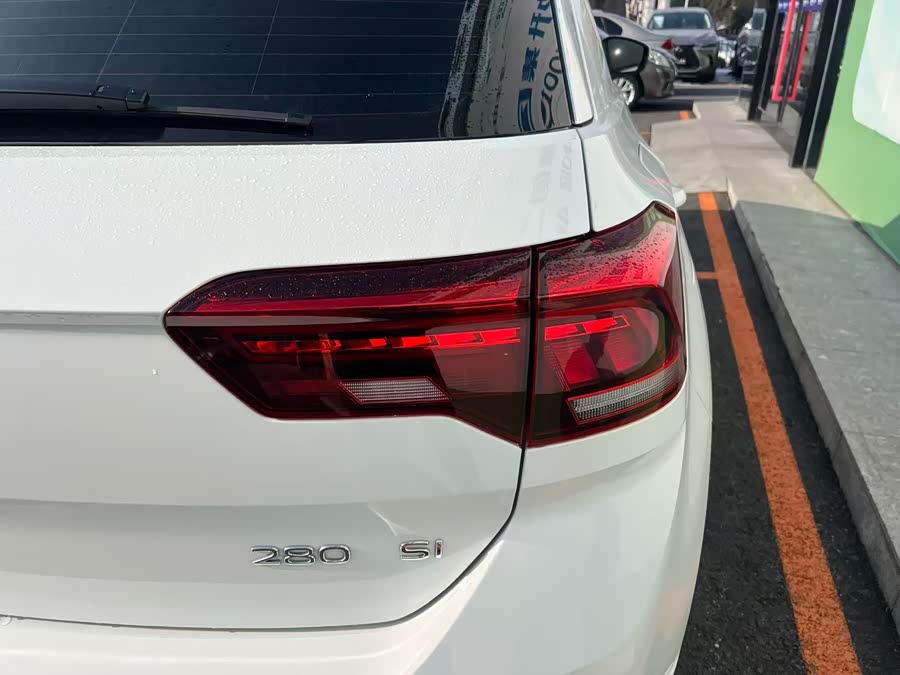Volkswagen T-Roc 2023 car image #6