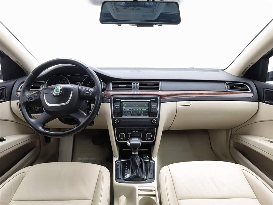 Skoda Superb 2011 imagem de carro #6