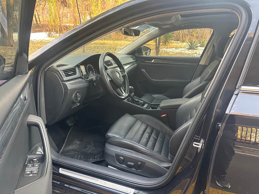 Skoda Superb 2016 car image #6