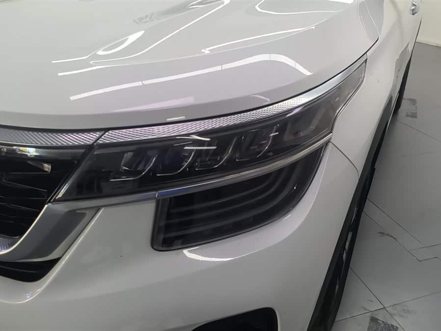 Kia Stonic 2020 car image #6