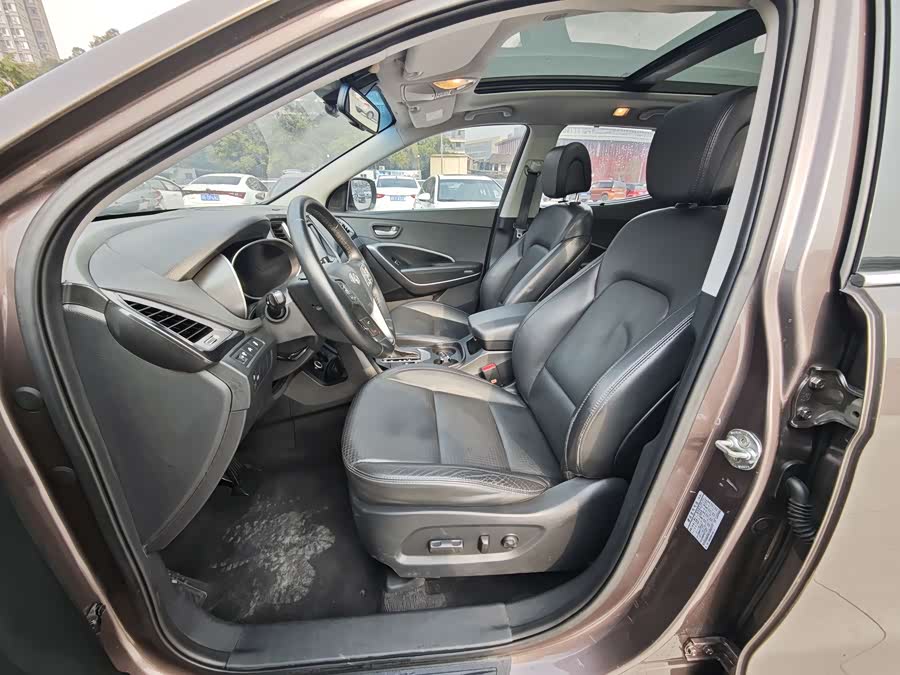 Hyundai Santa Fe 2023 car image #6