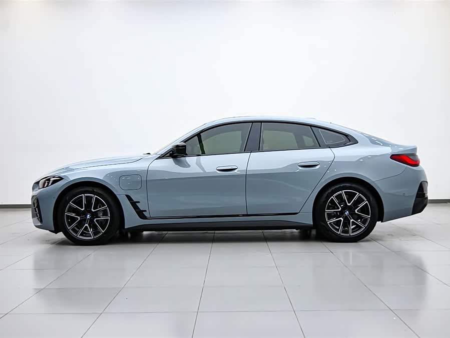 BMW i4 2025 car image #6