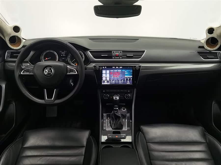 Skoda Superb 2018 car image #6
