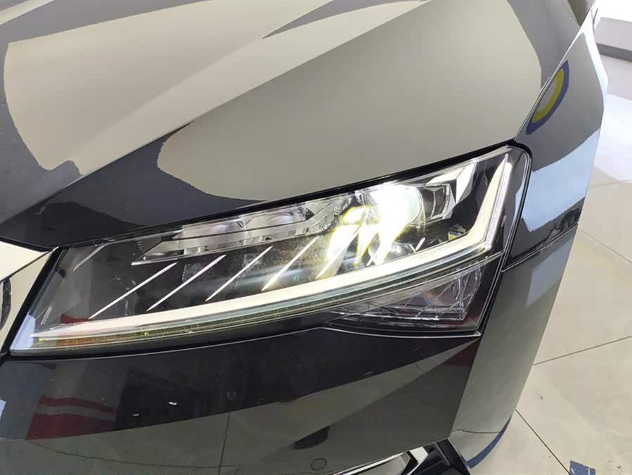 Skoda Superb 2024 car image #6