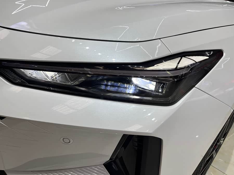 Changan UNI-V iDD 2024 car image #6