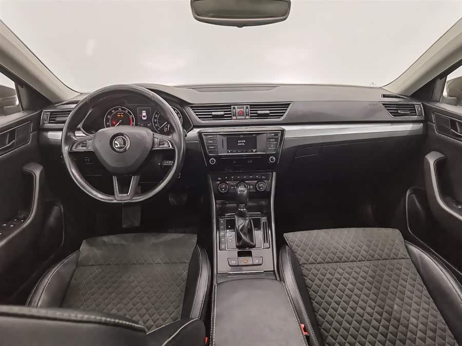 Skoda Superb 2016 car image #6