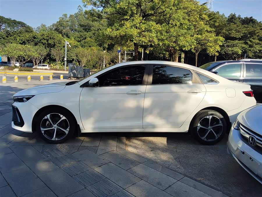 GEELY Emgrand L 2022 immagine di auto #6