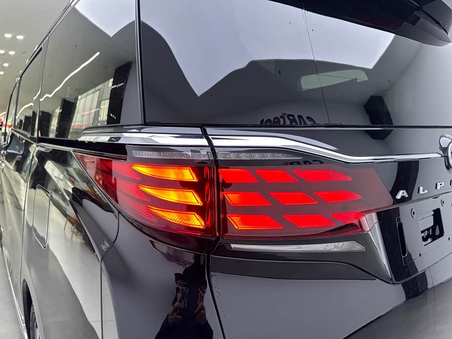 Toyota Alphard car image #6