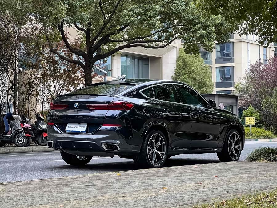 BMW X6 2024 car image #6