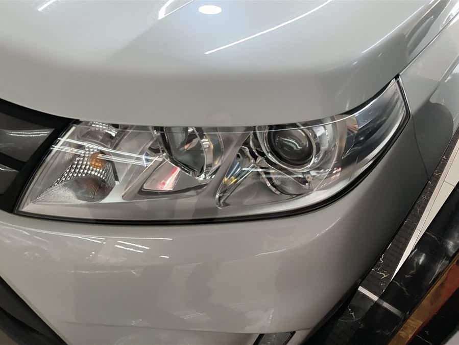 Suzuki Vitara 2019 image de voiture #6