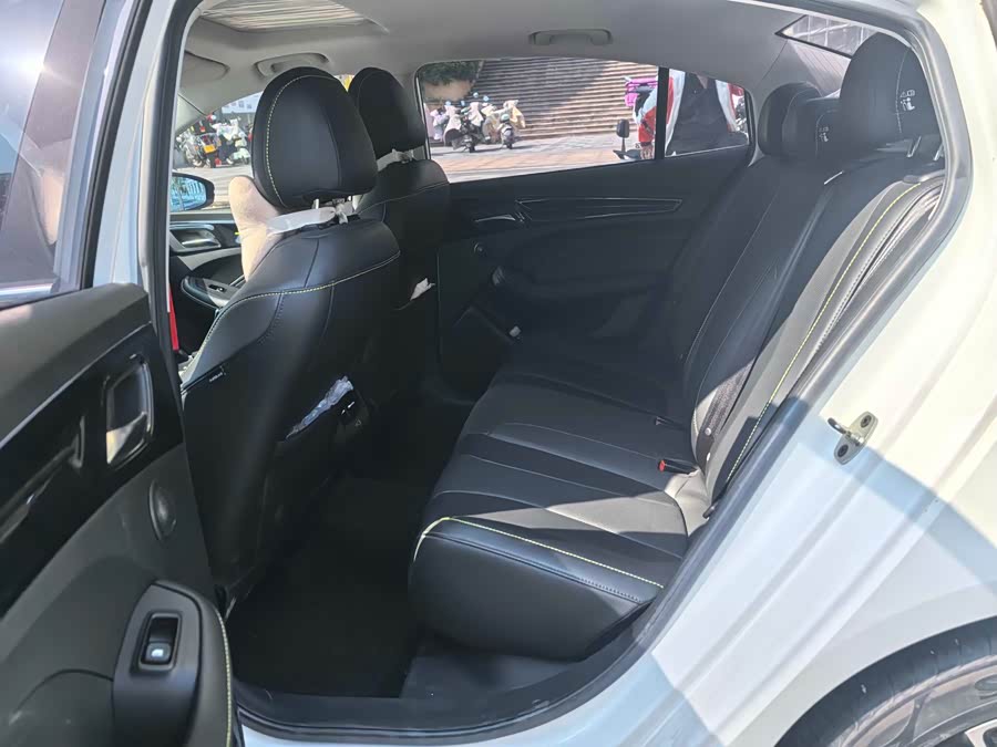 Roewe i5 2022 car image #6