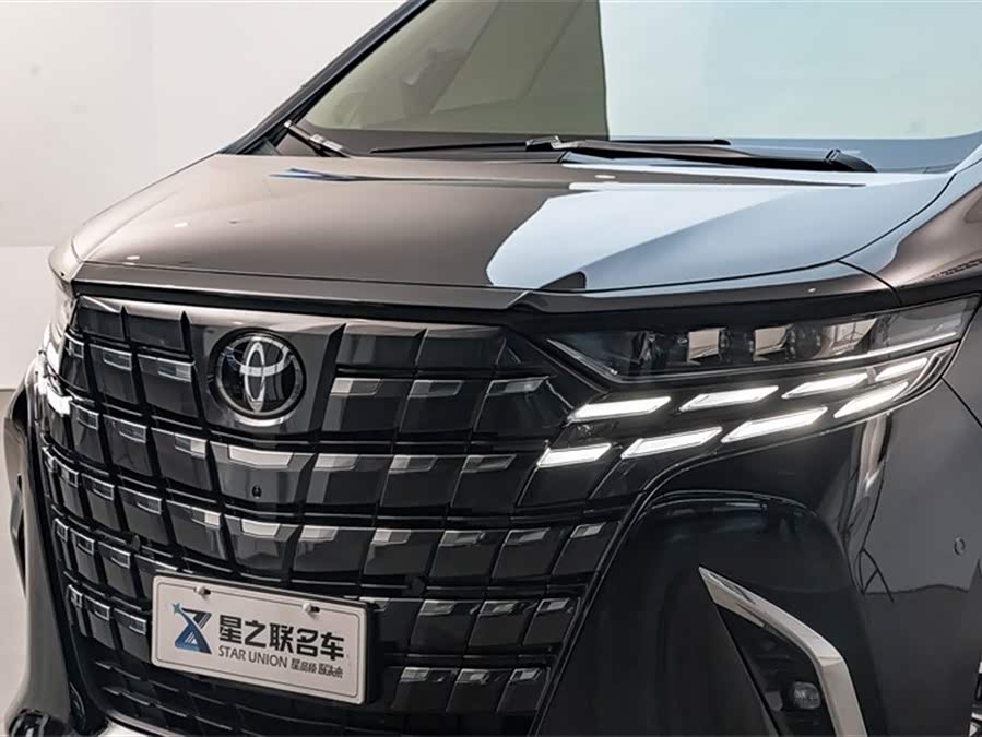 Toyota Alphard 2025 car image #6