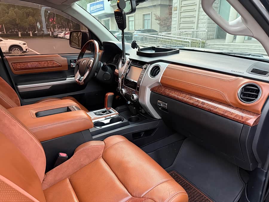 Toyota Tundra 2015 immagine di auto #6