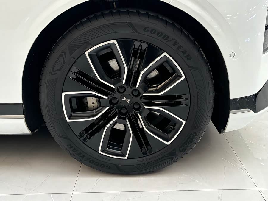 Xpeng G9 2025 car image #6