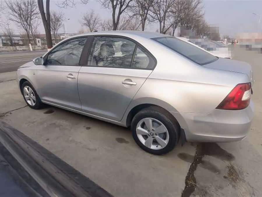 Skoda Rapid 2013 car image #6