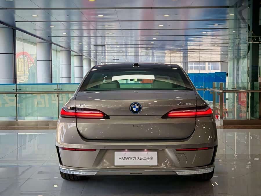 BMW i7 2022 car image #6