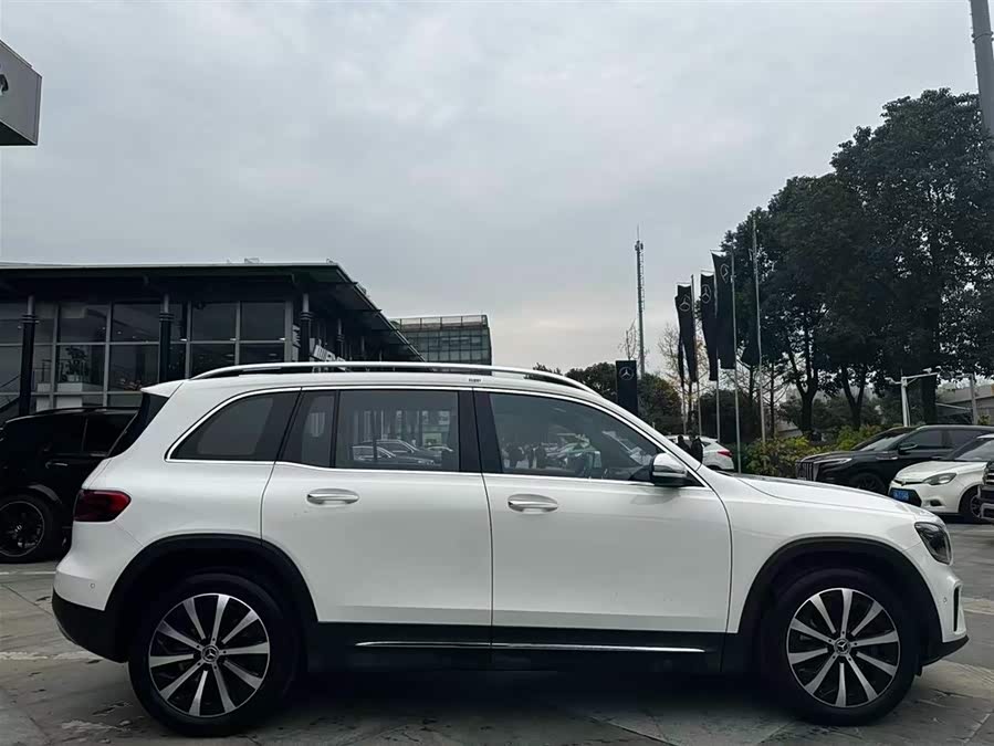 Mercedes-Benz GLB Class 2024 car image #6