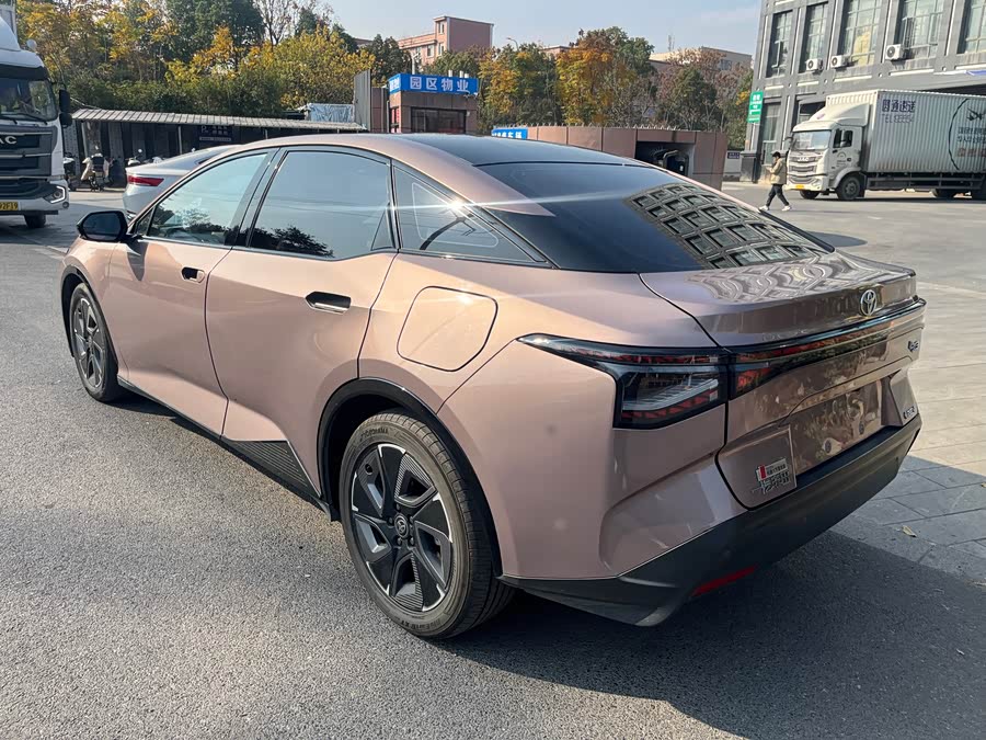 Toyota bZ3 2023 صورة سيارة #6