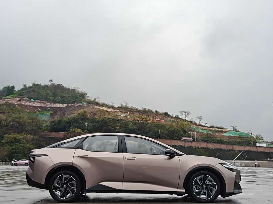 Toyota bZ3 2023 immagine di auto #6