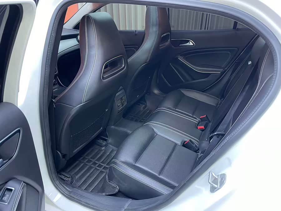 Mercedes-Benz GLA Class 2015 immagine di auto #6