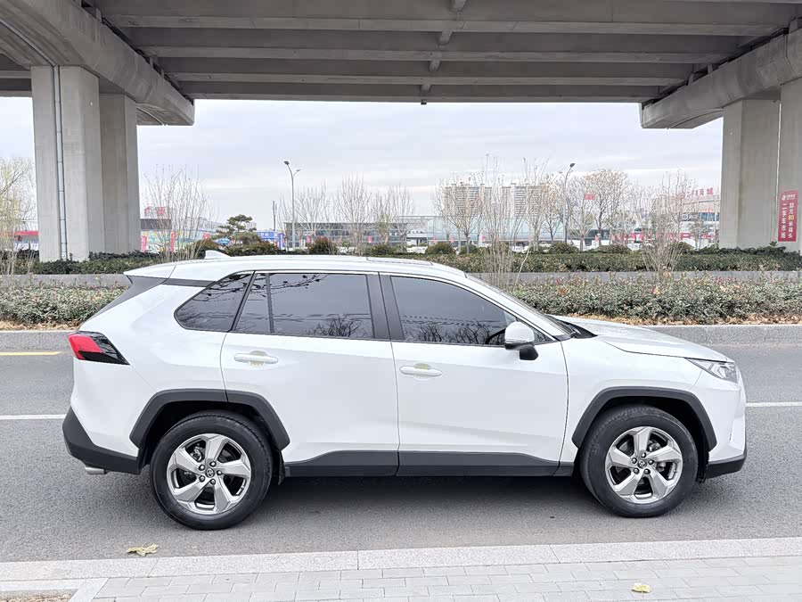Toyota RAV4 2022 car image #6